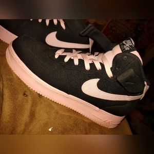 Nike air force 1s mid